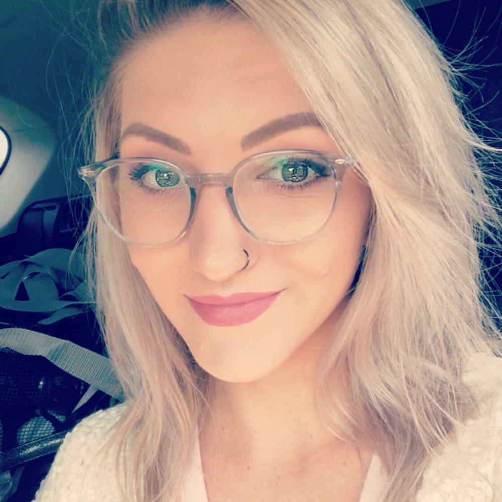 Meet your Posher, Courtney